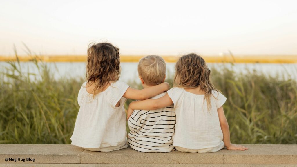 子どもたちが方を組んでいる